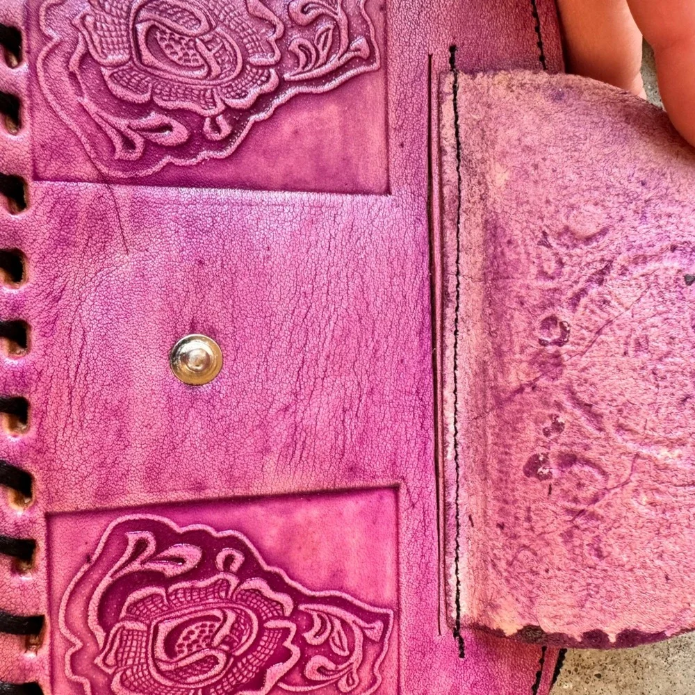 Hand Tooled COTIJA‎ MICHOACAN Signed Leather Clutch Mexican Wallet Pink Wristlet